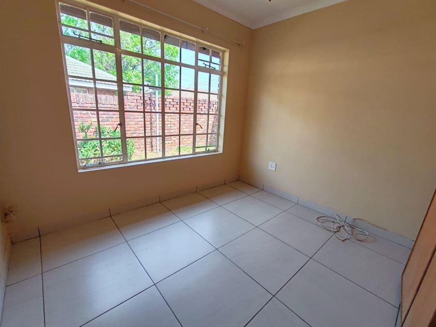 3 Bedroom Property for Sale in Kannoniers Park North West
